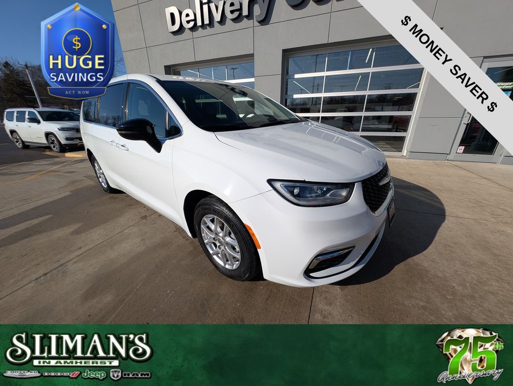 Bright White Clearcoat 2024 Chrysler Pacifica Minivan Front-Wheel Drive 9-Speed Automatic
