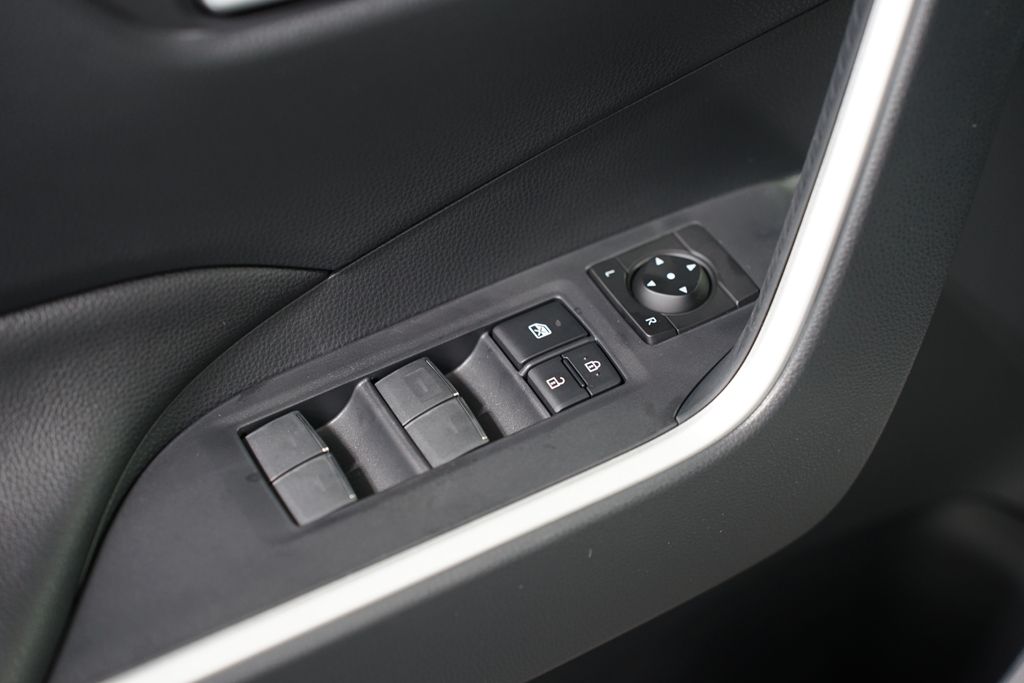 2025 Toyota RAV4 XLE Premium 31