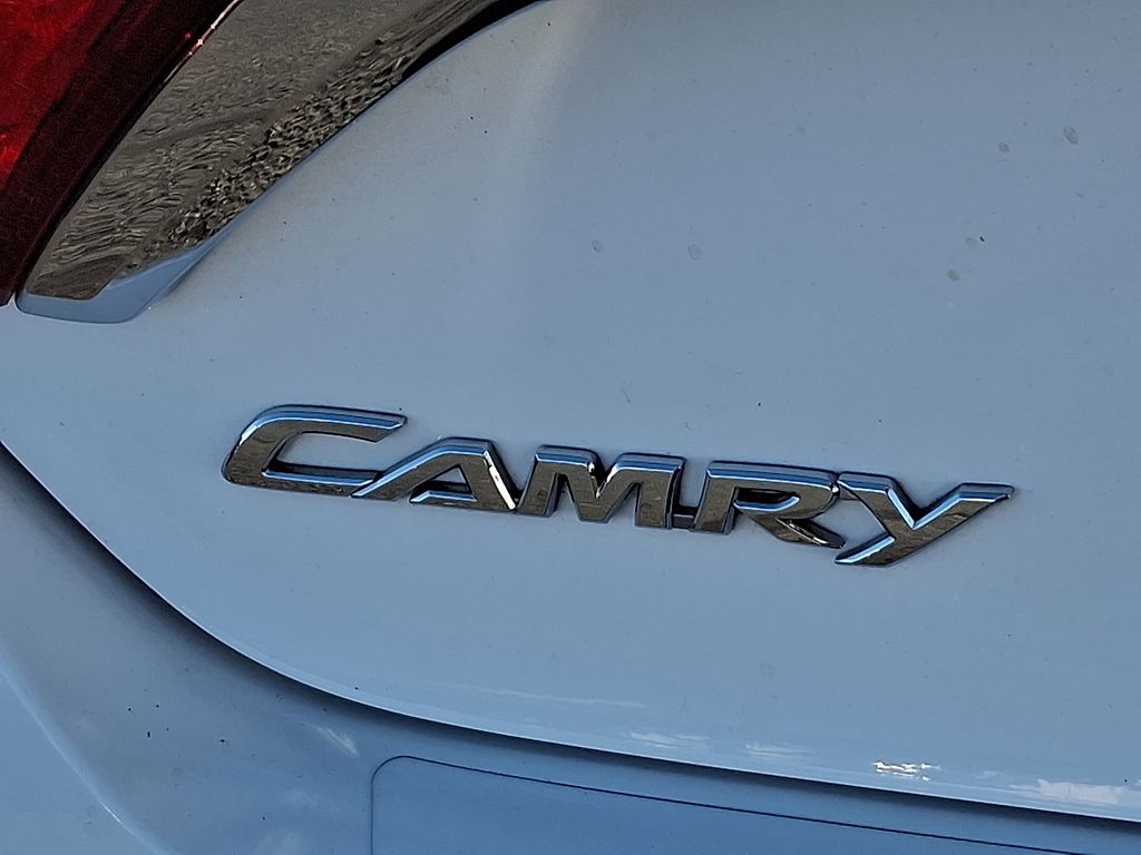 Thumbnail: 2017 Toyota Camry - 30