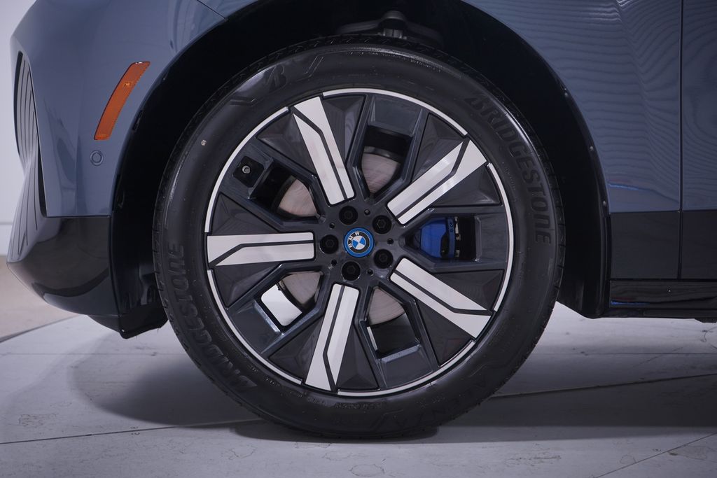 Thumbnail: 2024 BMW iX - 2