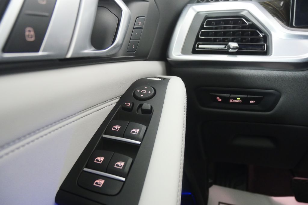 Thumbnail: 2025 BMW X5 - 21