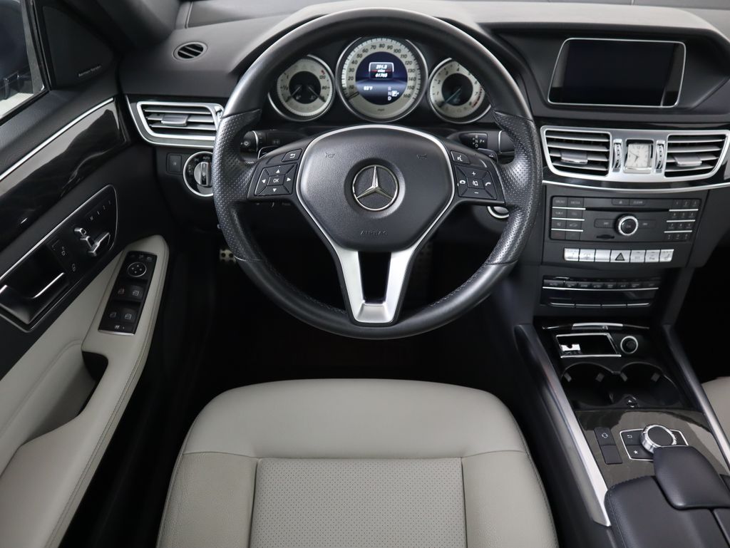 Thumbnail: 2016 Mercedes-Benz E-Class - 10