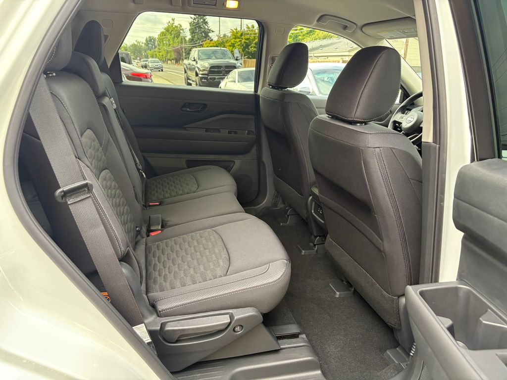 2025 Nissan Pathfinder S