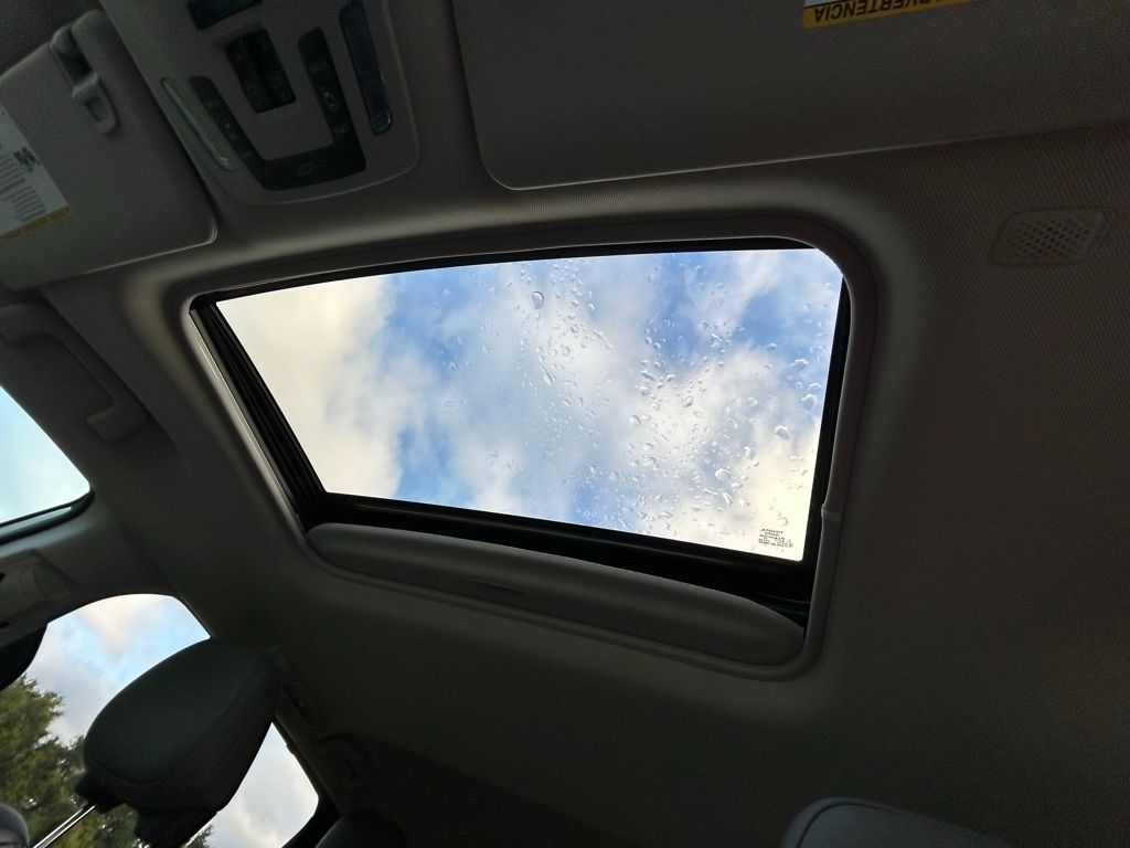 Thumbnail: 2023 Toyota Sienna - 31