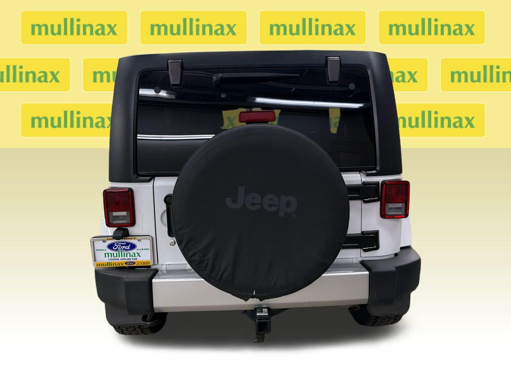 Used 2018 White Jeep Unlimited Sahara image 7