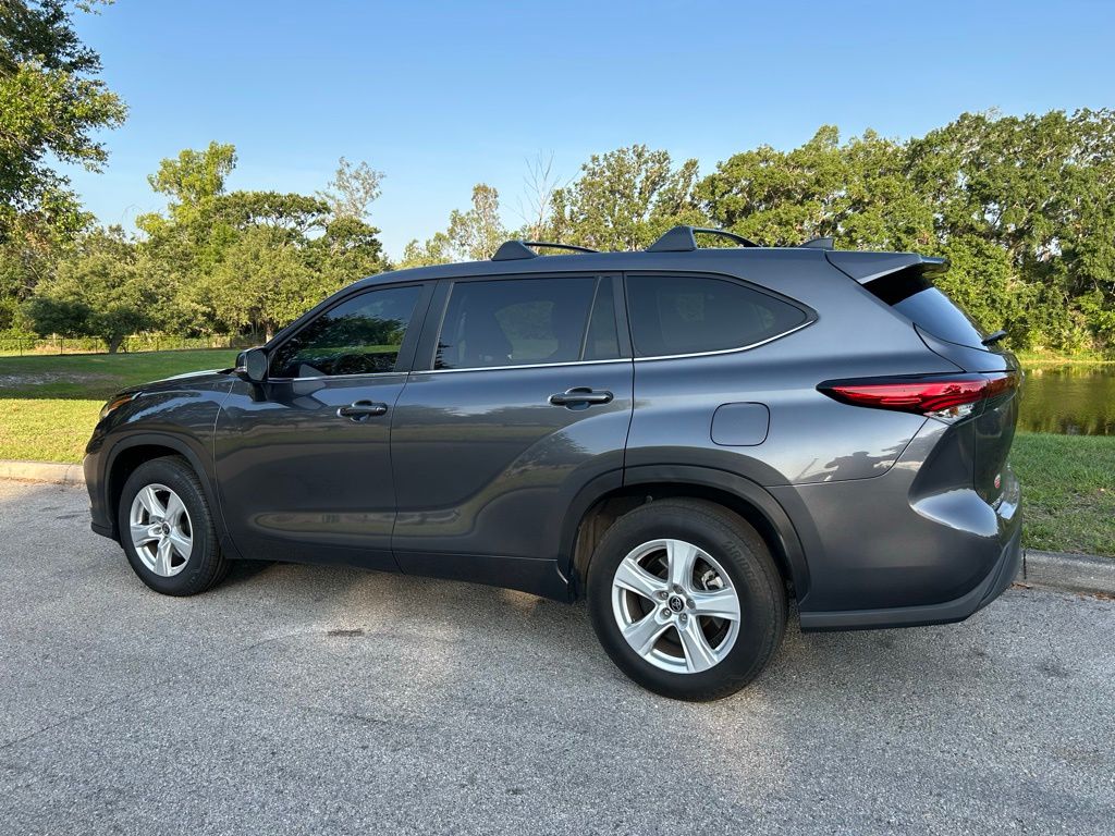 2023 Toyota Highlander LE 3