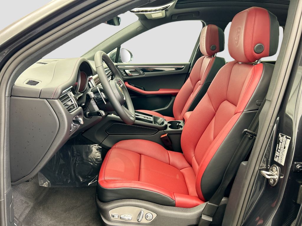 Thumbnail: 2026 Porsche Macan - 5