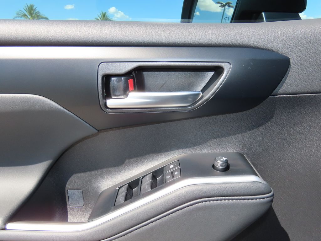 2025 Toyota Highlander XSE 23