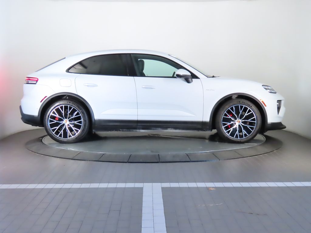 Thumbnail: 2025 Porsche Macan - 8