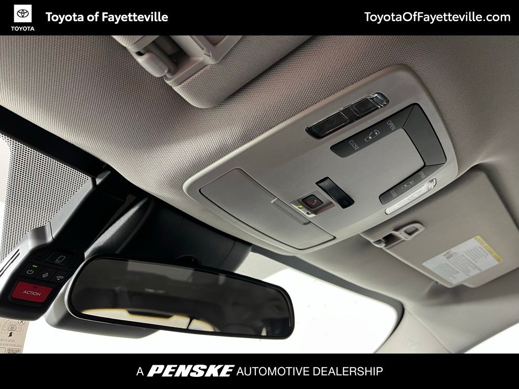 2025 Toyota Sienna LE 26