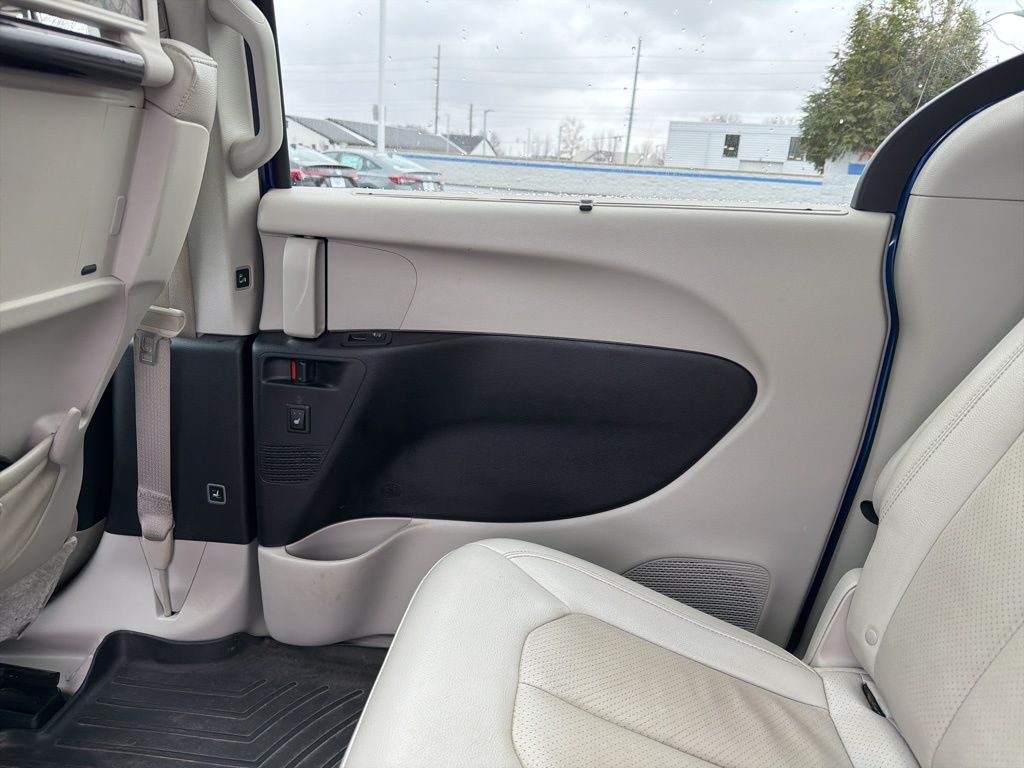 Thumbnail: 2019 Chrysler Pacifica - 26