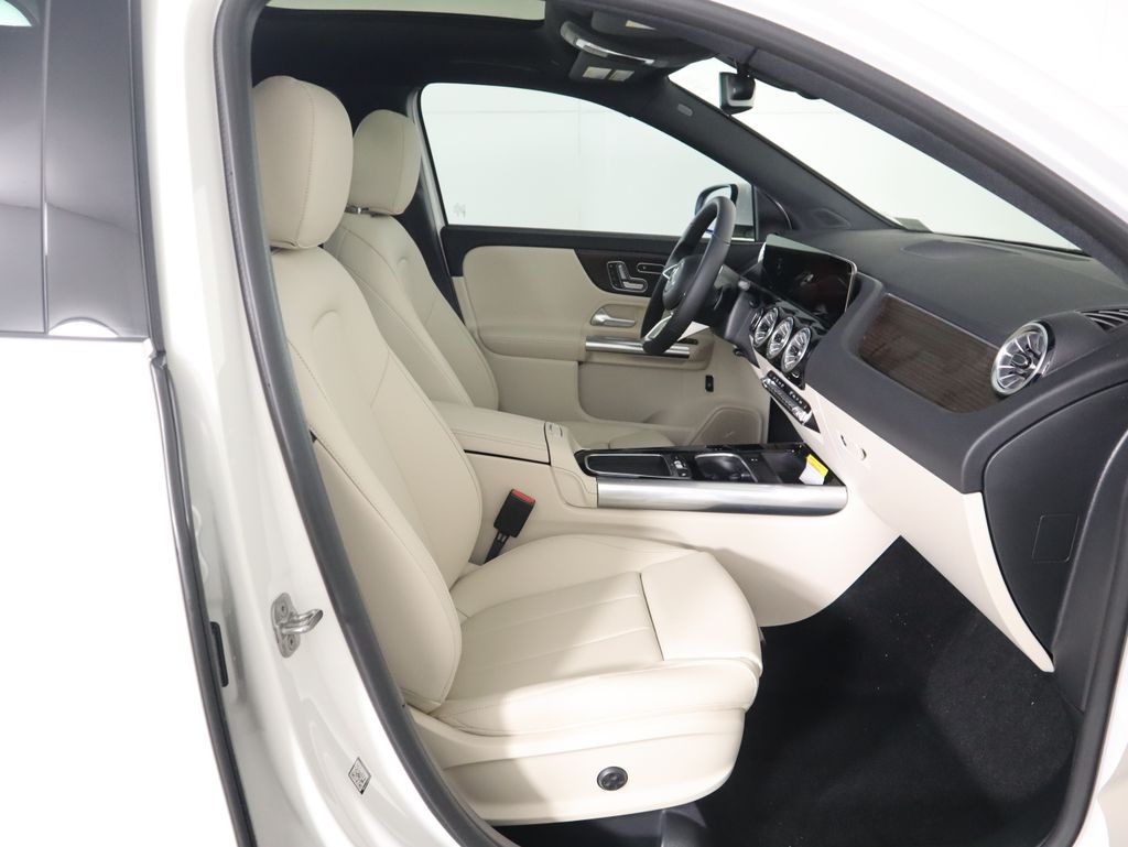 Thumbnail: 2026 Mercedes-Benz GLA - 21