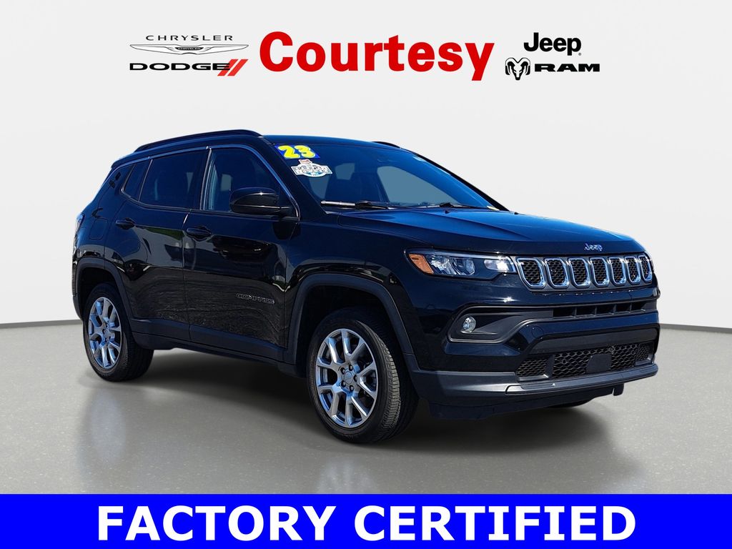 Diamond Black Crystal Pearlcoat 2023 Jeep Compass Latitude Lux 4WD SUV / Crossover Four-Wheel Drive 8-Speed Automatic