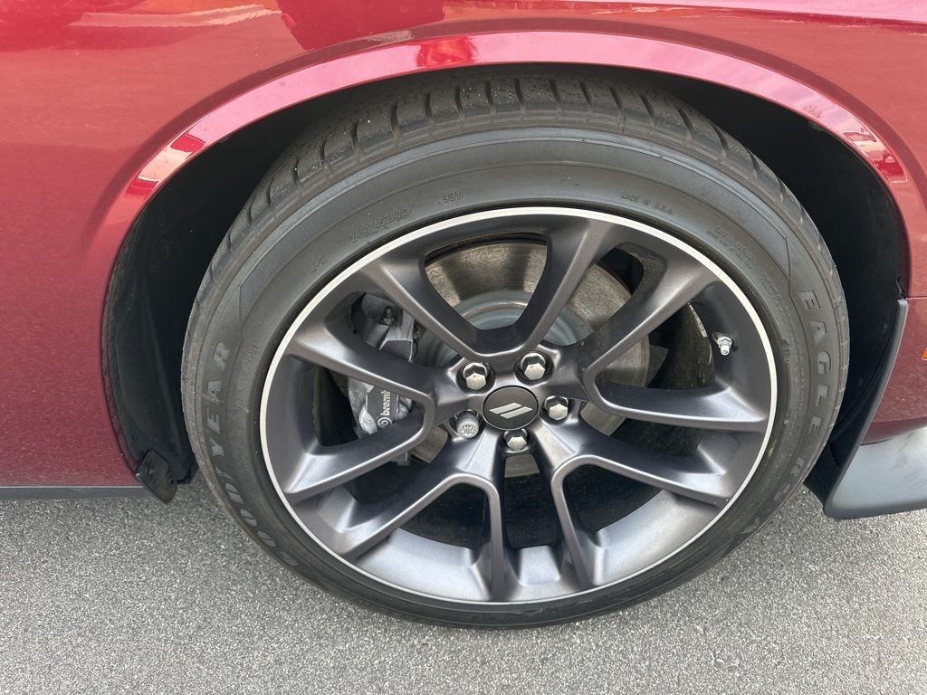 2023 Octane Red Pearlcoat Dodge Challenger R/T Scat Pack RWD Coupe