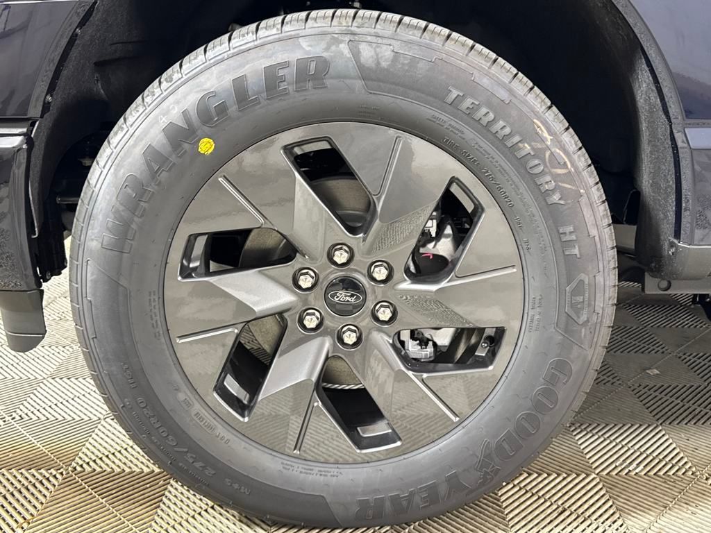 2025 Ford F-150 Lightning photo 10