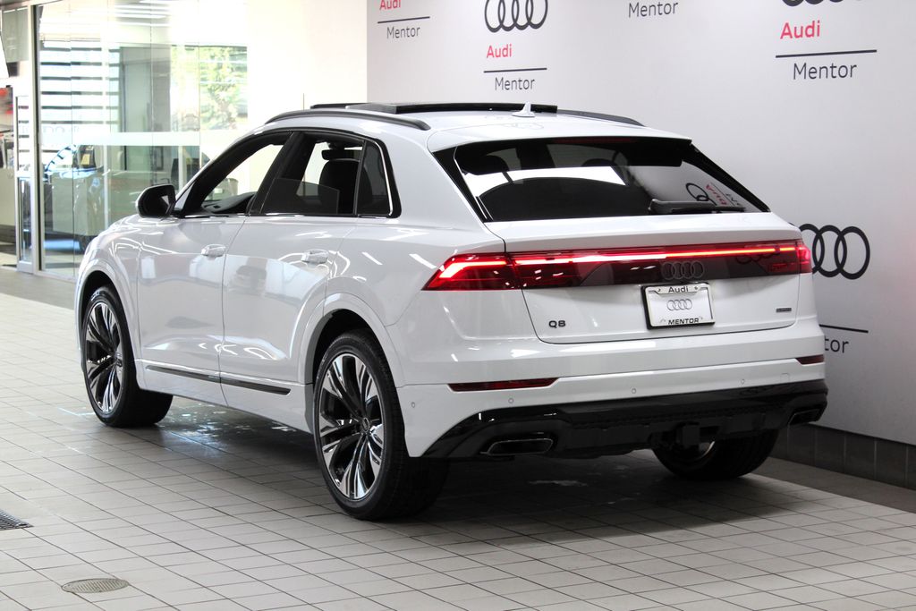 Thumbnail: 2026 Audi Q8 - 4