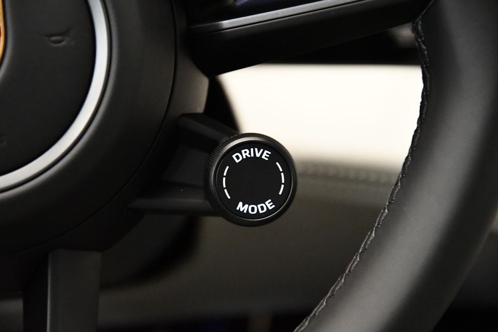 Thumbnail: 2025 Porsche Taycan - 25