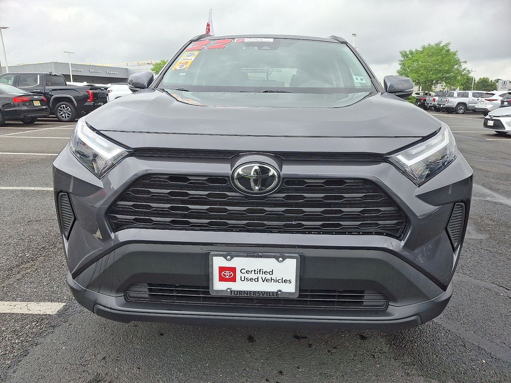 2022 Toyota RAV4 XLE 2