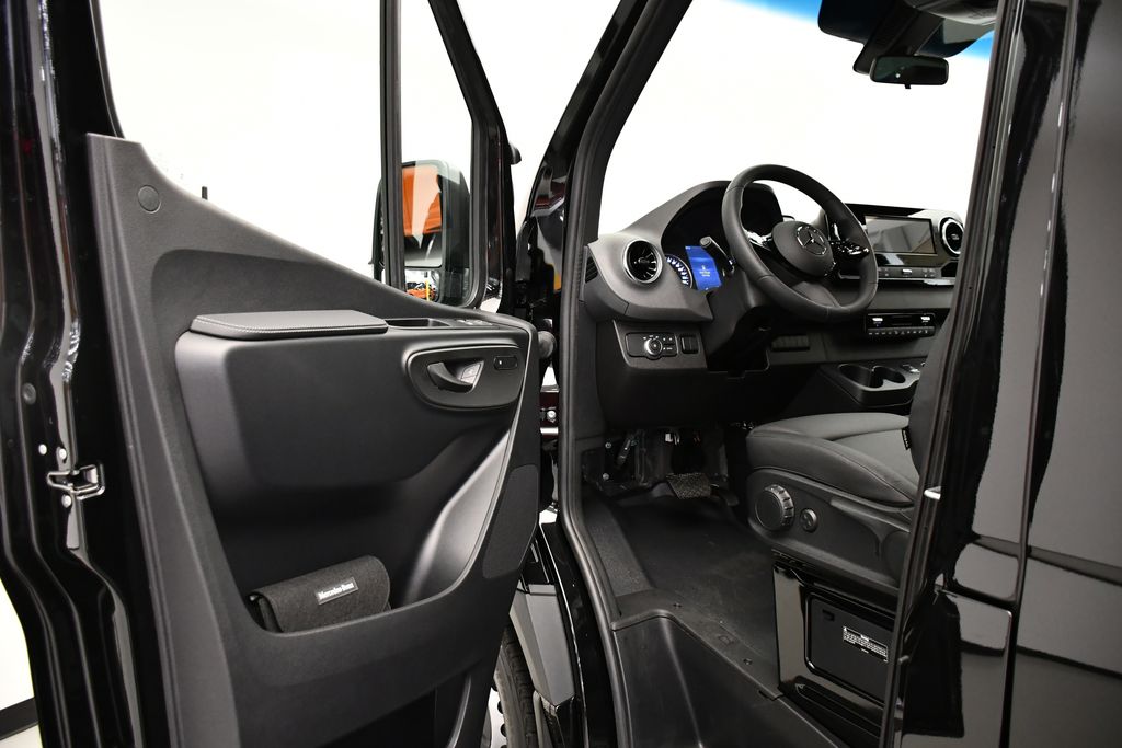 Thumbnail: 2026 Mercedes-Benz Sprinter - 26