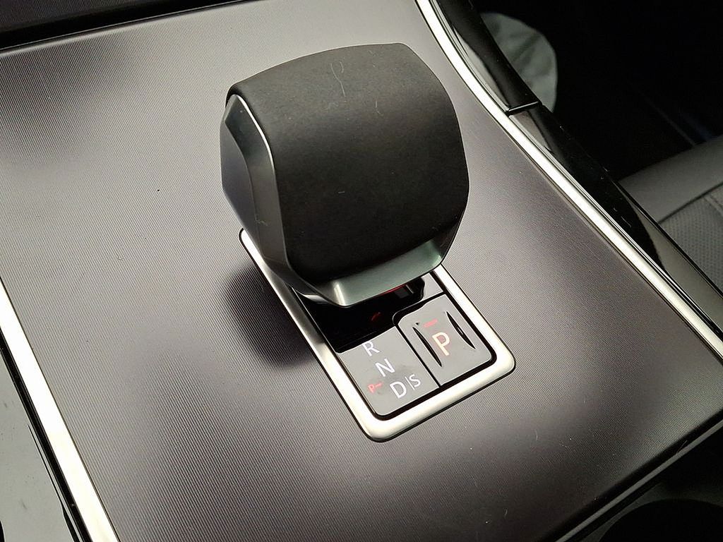 Thumbnail: 2026 Land Rover Range Rover Evoque - 10