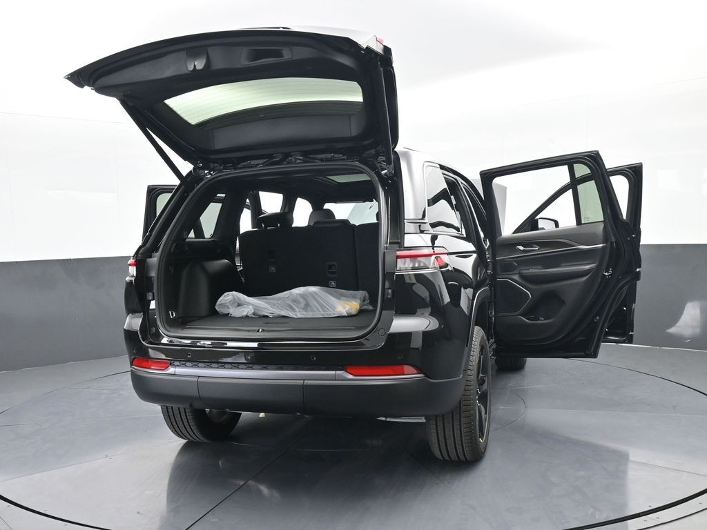 New 2026 Diamond Black Crystal Pearlcoat Jeep Limited image 60