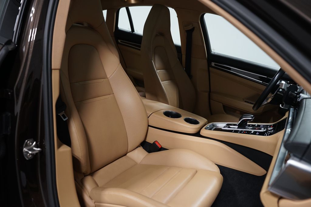 Thumbnail: 2018 Porsche Panamera - 26