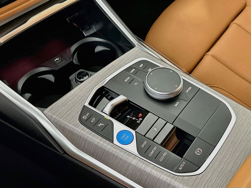 Thumbnail: 2026 BMW i4 - 15