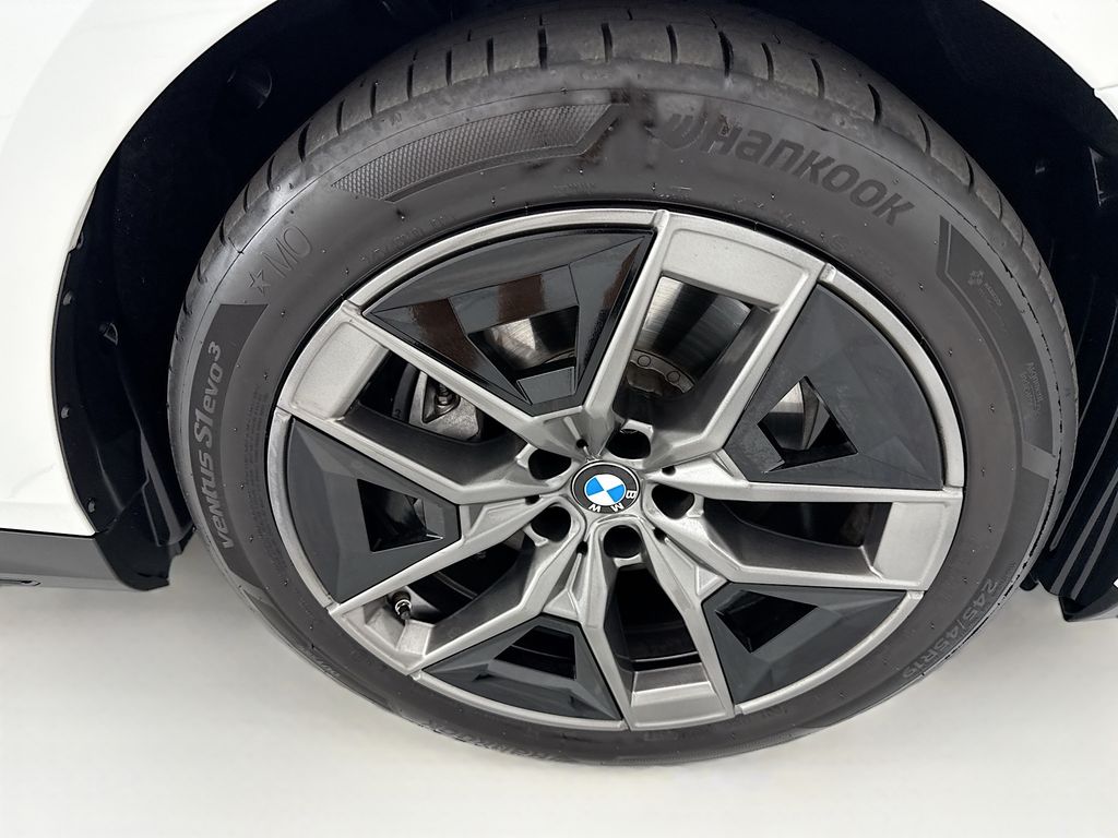 Thumbnail: 2026 BMW i5 - 31