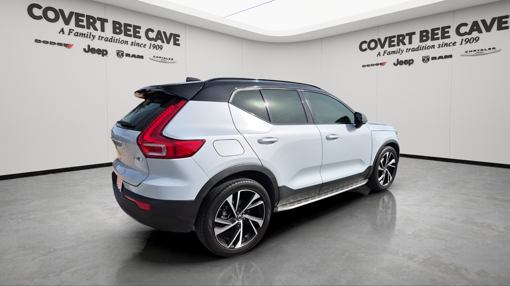Used Car 2022 Volvo Xc40  R-design For Sale Under $25,000 In Austin, Texas