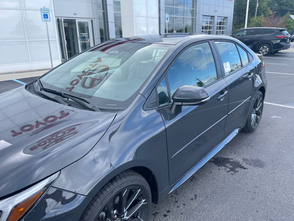 2026 Toyota Corolla SE photo 2