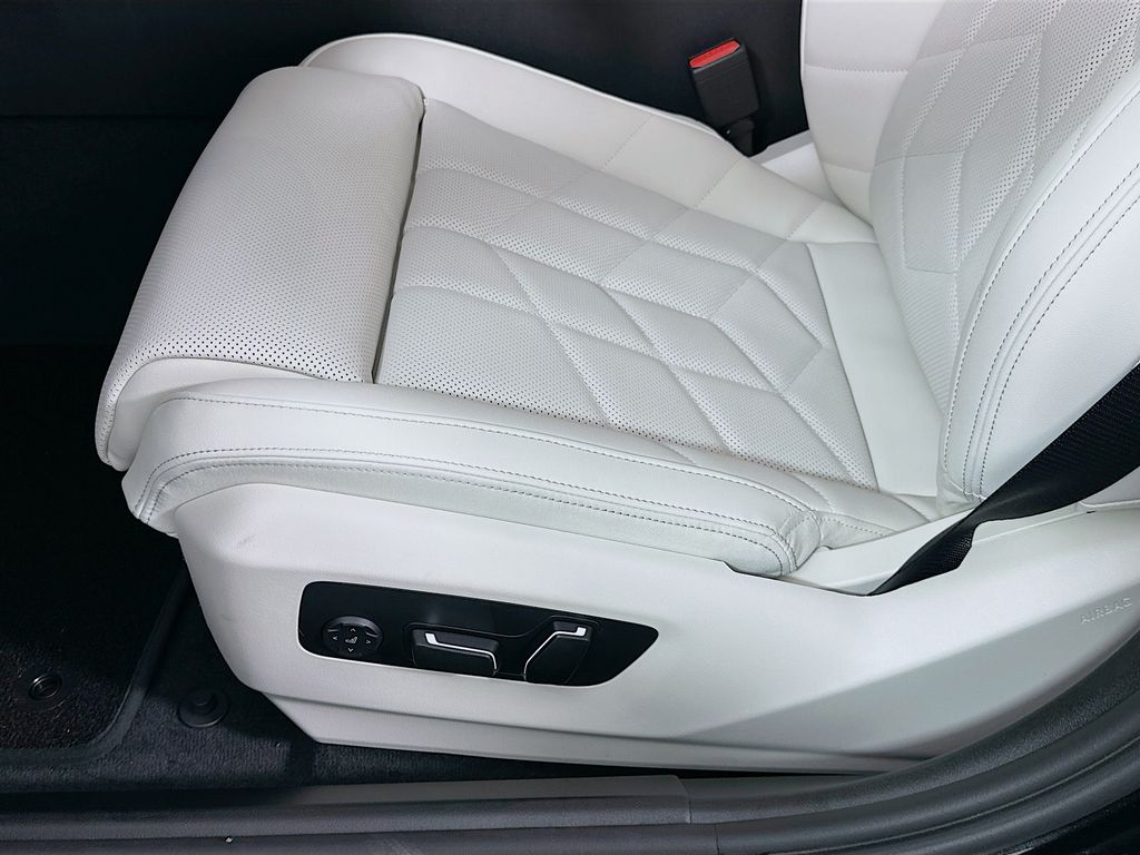 Thumbnail: 2026 BMW i5 - 21