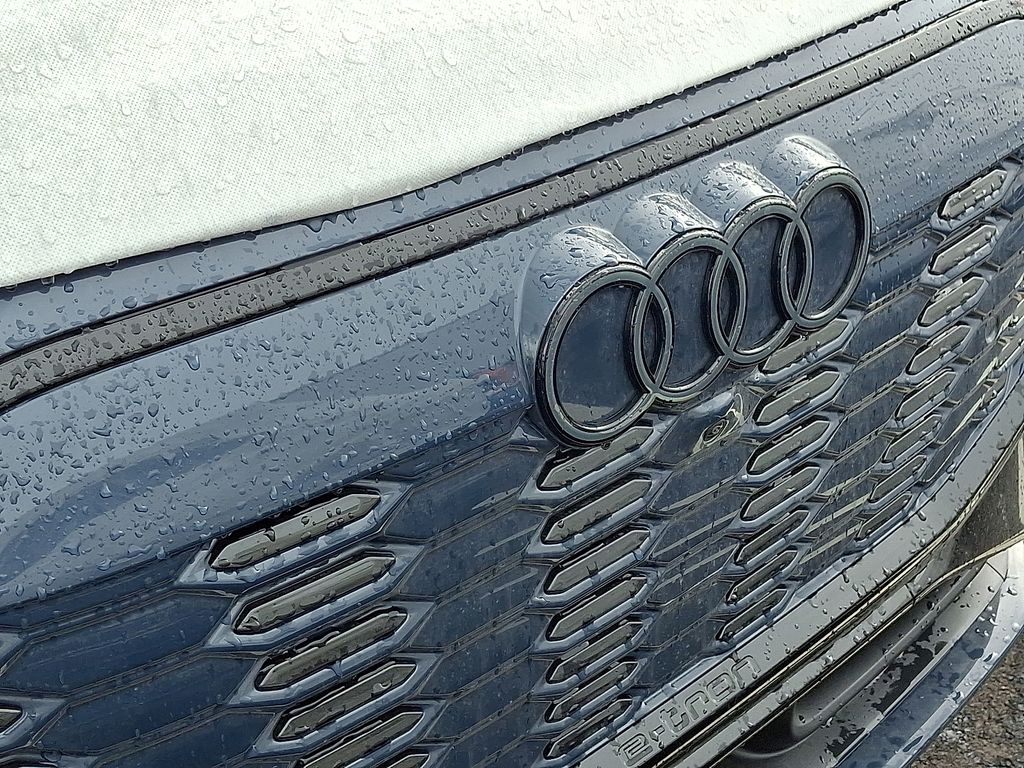 2025 Audi e-tron Premium 3