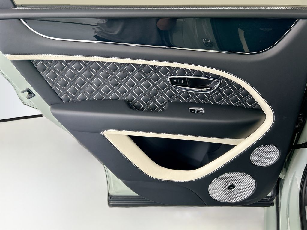 Thumbnail: 2023 Bentley Bentayga - 25