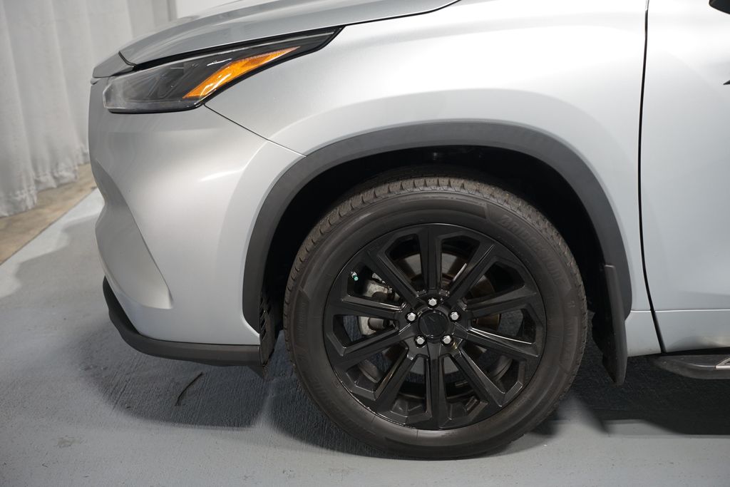 Thumbnail: 2023 Toyota Highlander - 5