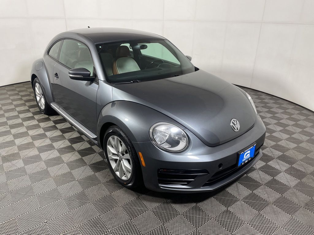 Platinum Gray Metallic 2017 Volkswagen Beetle Classic Hatchback Front-Wheel Drive 6-Speed Automatic