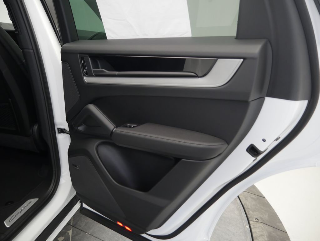 Thumbnail: 2026 Porsche Cayenne - 32