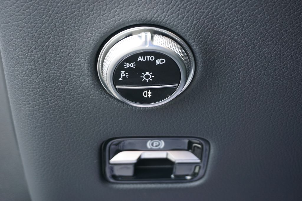 2025 Mercedes-Benz GLC 300 28