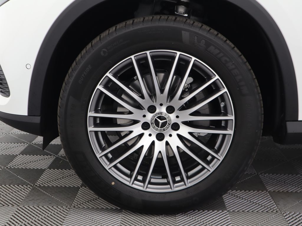 Thumbnail: 2025 Mercedes-Benz GLC - 30