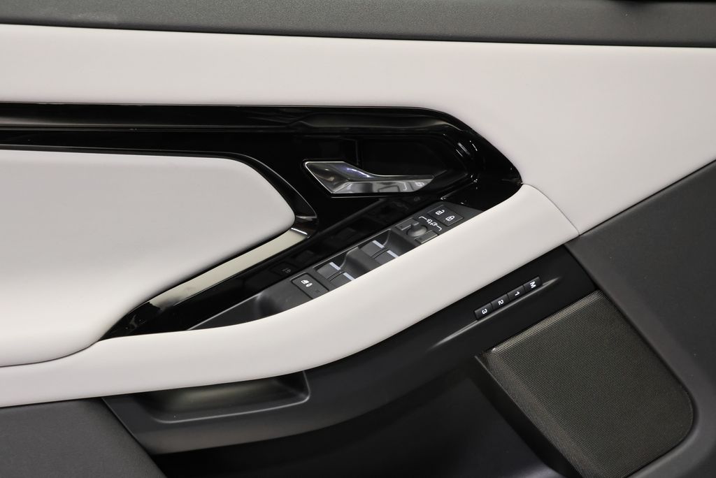 Thumbnail: 2026 Land Rover Range Rover Evoque - 26