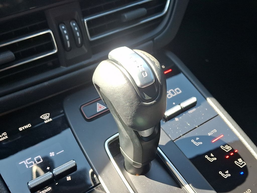 Thumbnail: 2024 Porsche Macan - 16