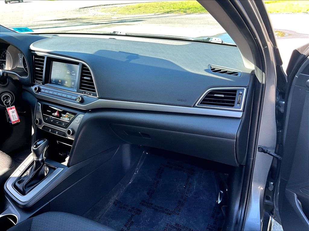 2018 Hyundai Elantra — photo 13
