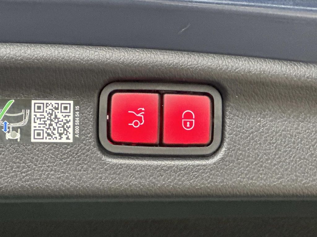 Thumbnail: 2025 Mercedes-Benz C-Class - 26