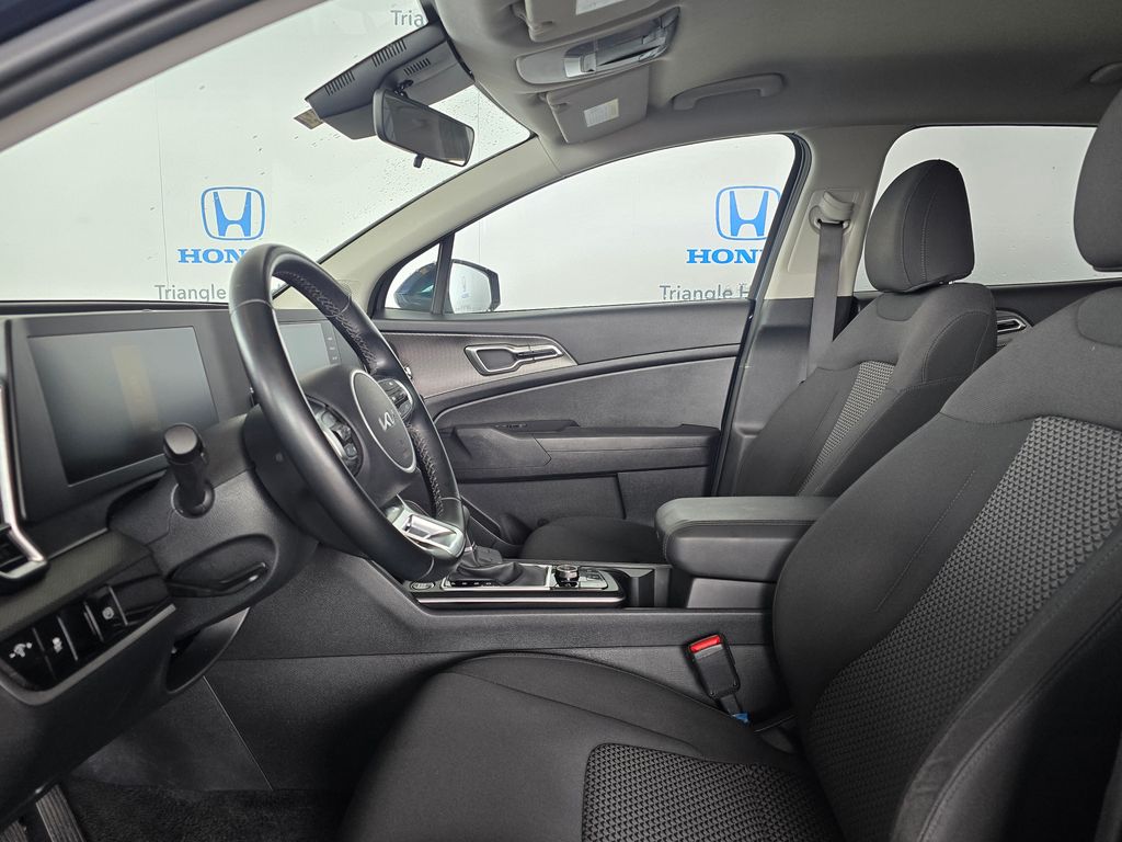 Thumbnail: 2025 Kia Sportage - 16