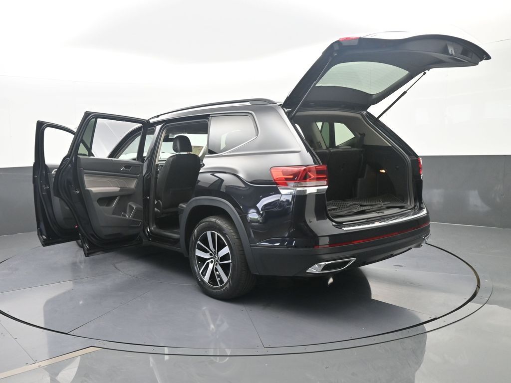 Used 2022 Deep Black Volkswagen 2.0T SE image 76