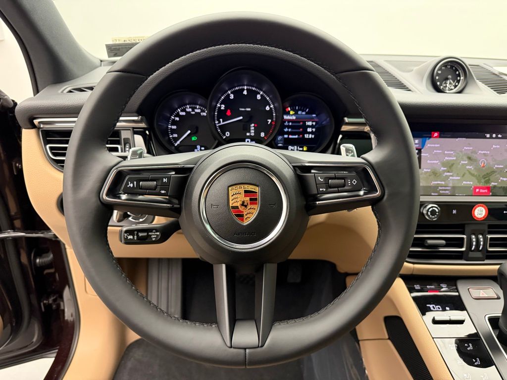 Thumbnail: 2026 Porsche Macan - 12