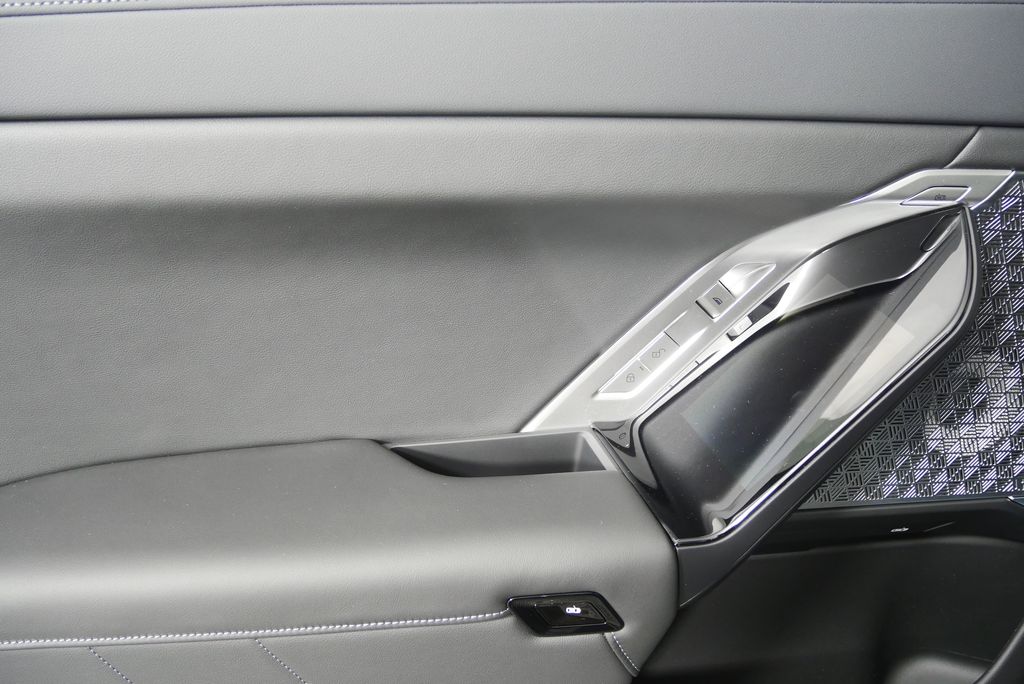 Thumbnail: 2026 BMW 7 Series - 14