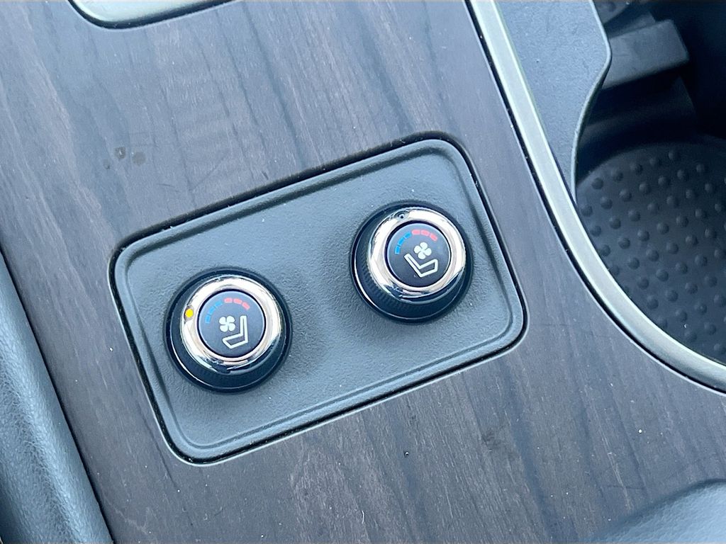 Used 2024 Gray Nissan Platinum image 21