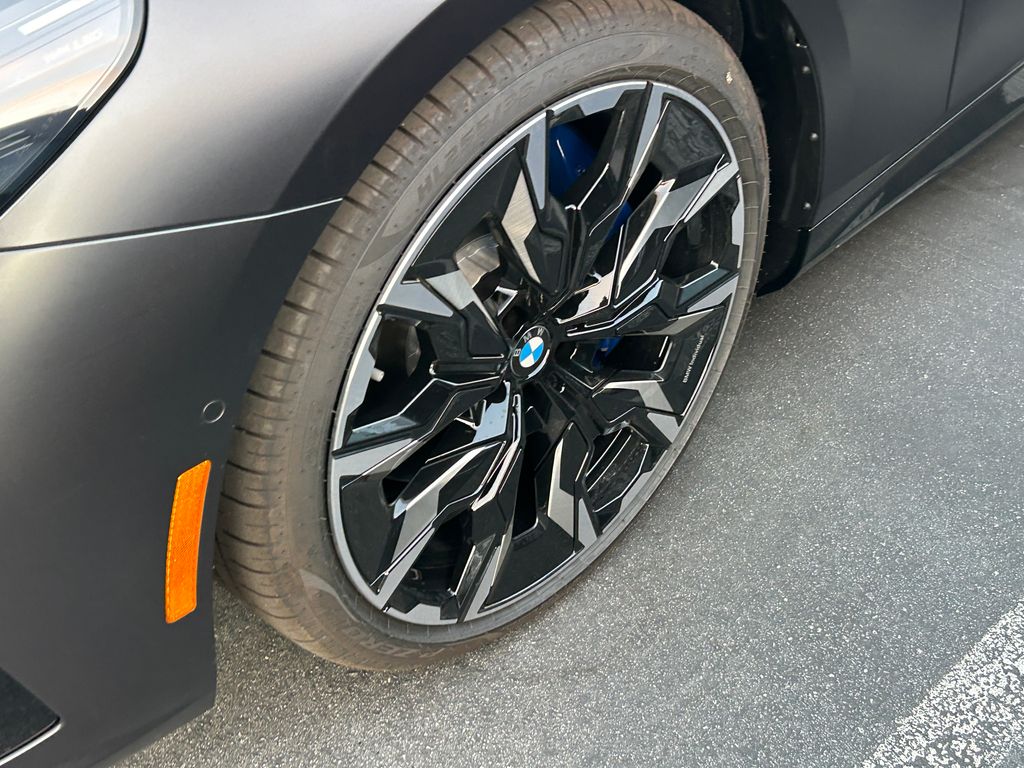 Thumbnail: 2027 BMW 5 Series - 3