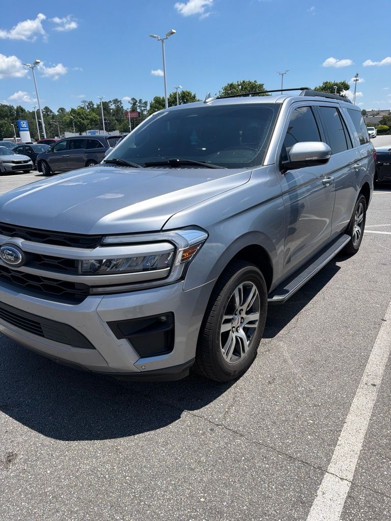 Iconic Silver Metallic 2022 Ford Expedition XLT RWD SUV / Crossover 4X2 Automatic