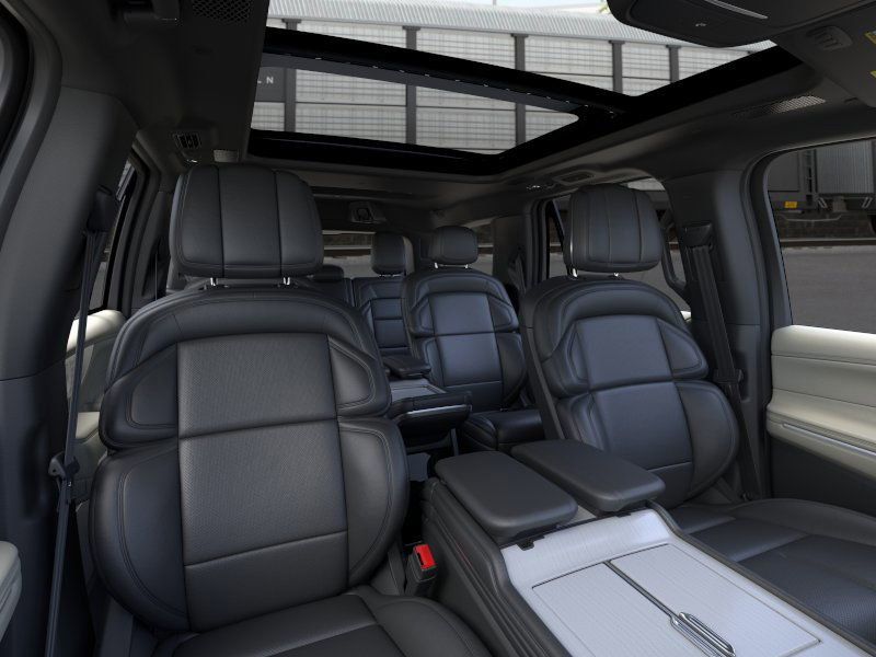 Thumbnail: 2025 Lincoln Navigator - 10